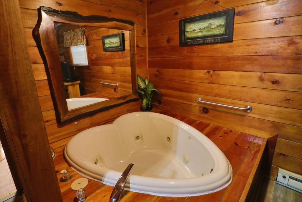 Alpine Mountain Sweetheart Jacuzzi #6 Holiday home
